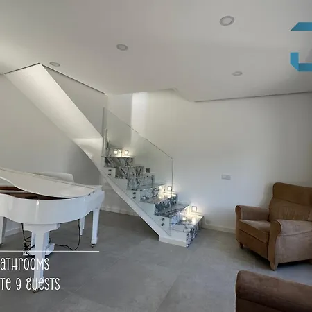 Arada - 4 In 1 Private Property, Free Parking And Hot Tub Holiday home