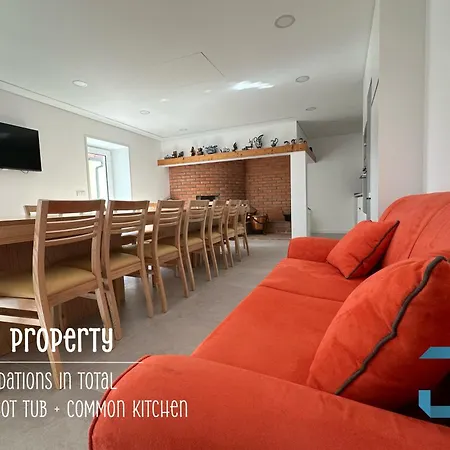 Nyaraló Arada - 4 In 1 Private Property, Free Parking And Hot Tub *