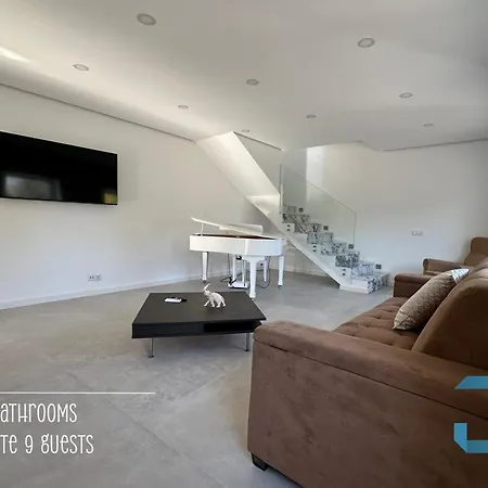 Arada - 4 In 1 Private Property, Free Parking And Hot Tub