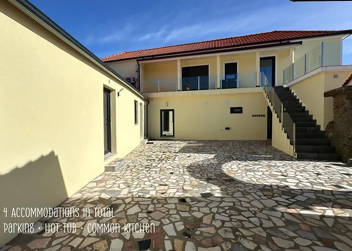 Arada - 4 In 1 Private Property, Free Parking And Hot Tub Feriehus *